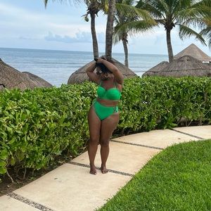 Meet your Posher, Corisse